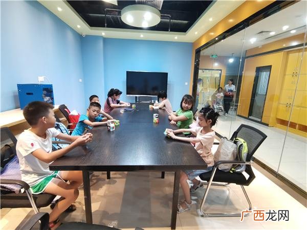 小饭桌加盟费多少钱 创业官网加盟小饭桌