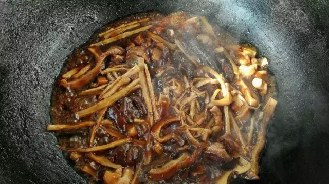 勾芡是什么意思?菜时的勾芡到底是什么意思?