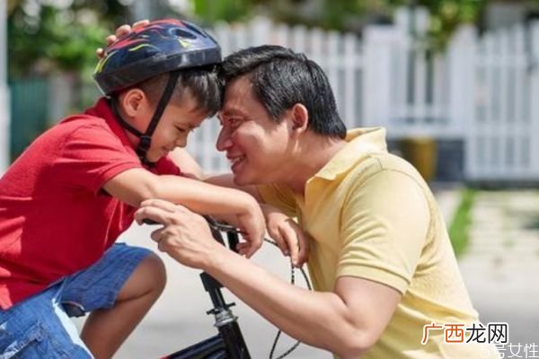 父母应该怎么和孩子沟通家庭中父母如何以身作则