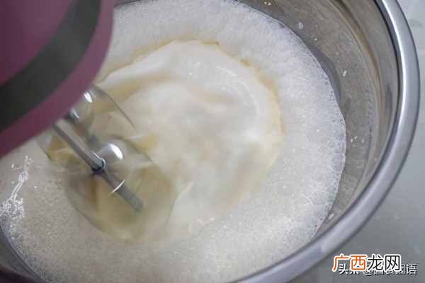 淡奶油最佳打法 手动打发淡奶油的技巧