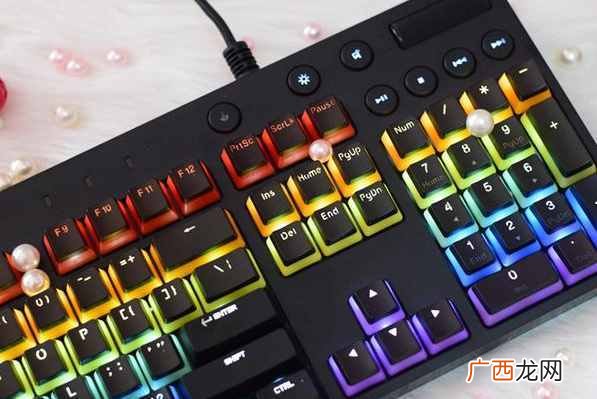 机械键盘选择攻略 青轴茶轴黑轴红轴区别在哪