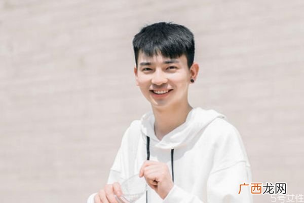爱笑的男生性格怎么样呢爱笑的男生喜欢什么样女生呢