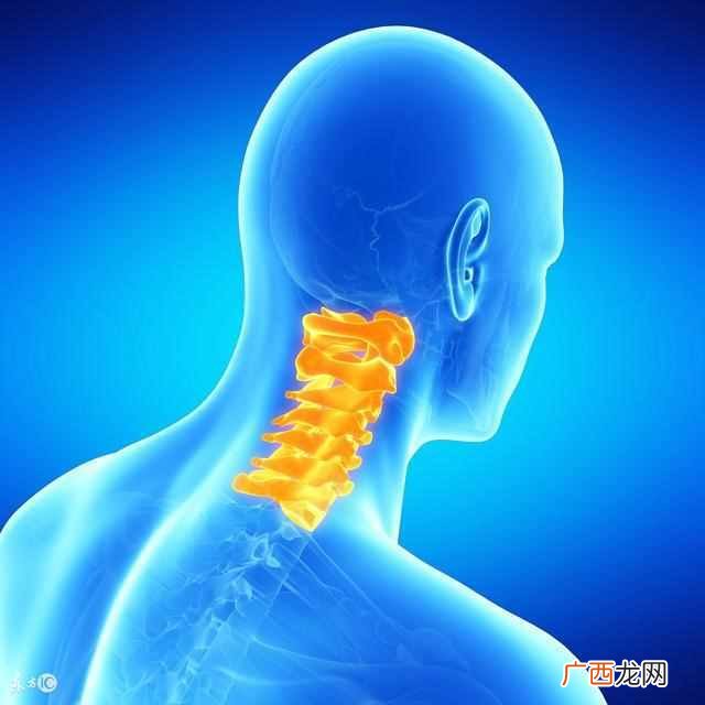 晚上手发麻是怎么回事？别忽略了身体给你的信