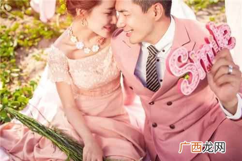 胸小穿婚纱怎么办？选对婚纱，胸再小也好看