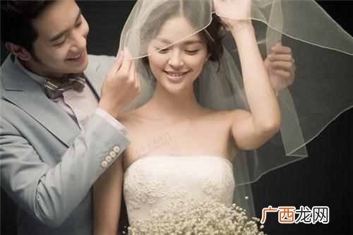 胸小穿婚纱怎么办？选对婚纱，胸再小也好看