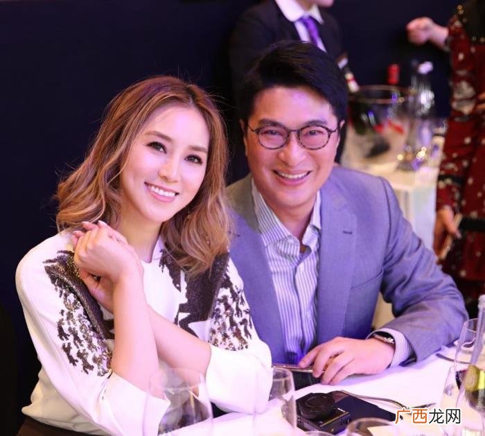 徐子淇晒与李家诚夫妻甜蜜合影 徐子淇面相好到绝