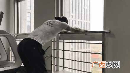 成人驼背了怎么办？健身达人教你改善驼背（一