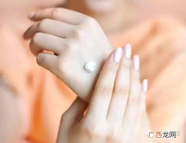 手掌皮肤粗糙怎么办？秋冬皮肤干燥教你一招保