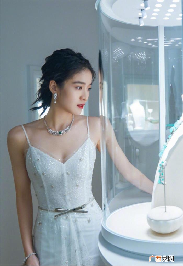 张雪迎这双又长又直的美腿真撩人 张雪迎身高