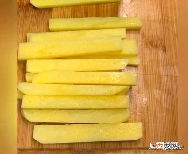 炸薯条掌握这2个关键，炸出来的香脆爽口、而且不会发软