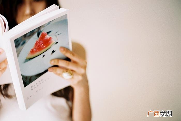 会有这些奇怪的表现 女人由爱生恨的表现