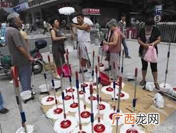 摆地摊卖什么最赚钱而且很受欢迎？过年期间卖