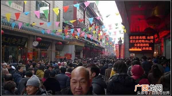 摆地摊卖什么最赚钱而且很受欢迎？过年期间卖