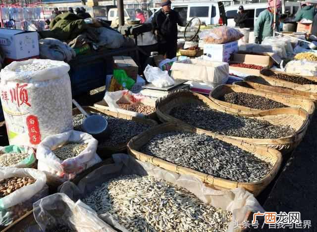 摆地摊卖什么最赚钱而且很受欢迎？过年期间卖