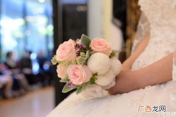 订婚后可以住在一起吗订婚后住在一起好吗