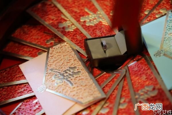 订婚后可以住在一起吗订婚后住在一起好吗