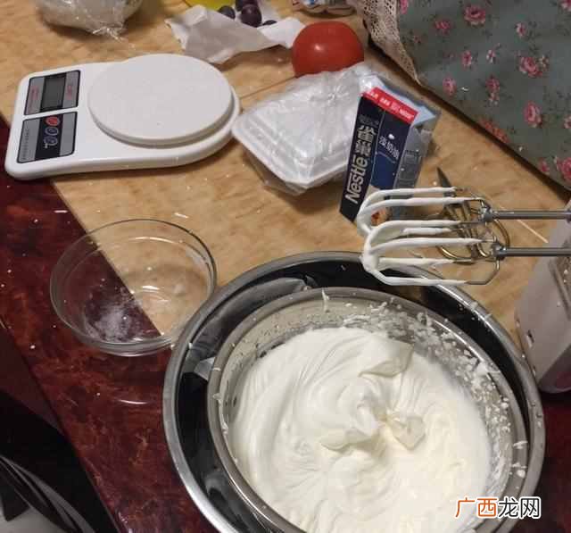 淡奶油怎么打发？需要加多少糖，新手五分钟就