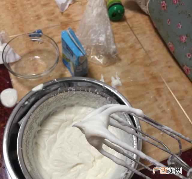 淡奶油怎么打发？需要加多少糖，新手五分钟就