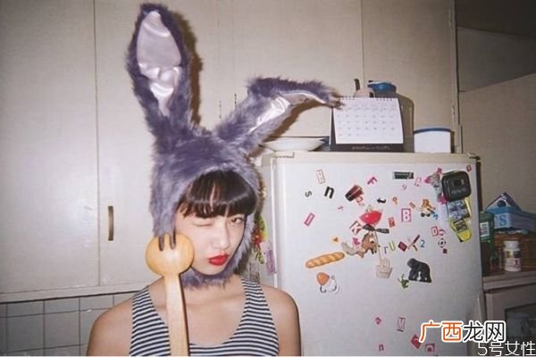 男朋友跟我在一起总玩手机什么心态男朋友玩手机冷落你