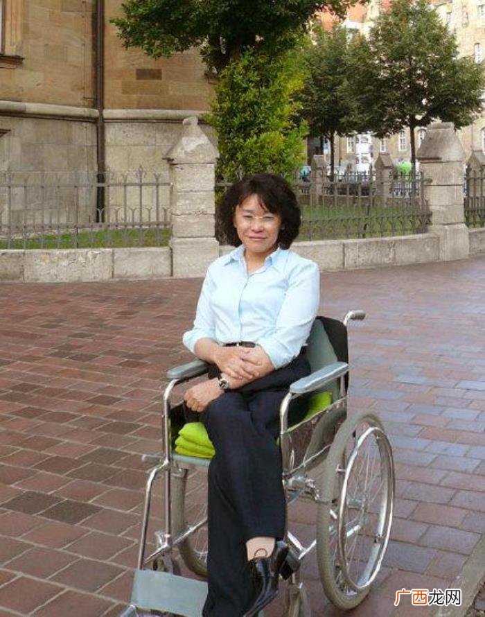 王佐良和张海迪幸福如初 王佐良比张海迪大几岁