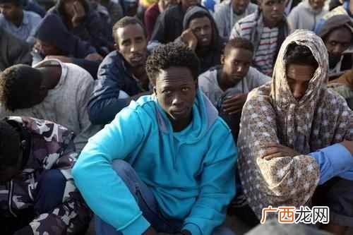 美国总人口是多少?美国才3亿多人口为何还嫌人口多呢?