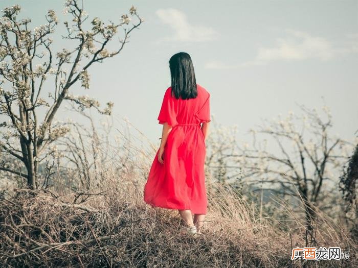 水瓶女摩羯男，水瓶座和摩羯座的恋爱看似和谐