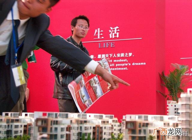 手上有20万买房好还是投资好,如果有20万是先买房还是创业