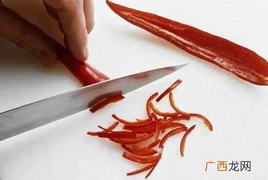 切辣椒后手很辣怎么办，辣椒应该这样切！