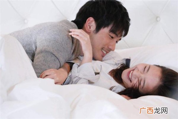 男朋友和闺蜜走得很近怎么办男友和闺蜜走得近要分手吗