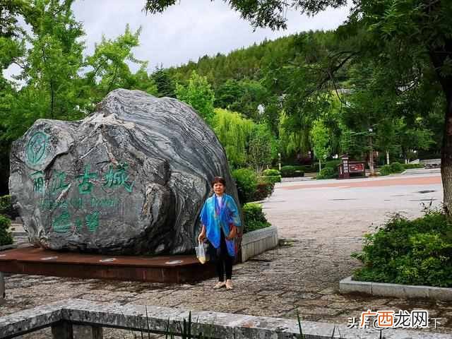 为什么有钱的人自驾游，选择的是床车而不是房车？