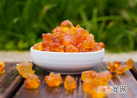 女人怎么吃桃胶丰胸 吃桃胶可以丰胸吗