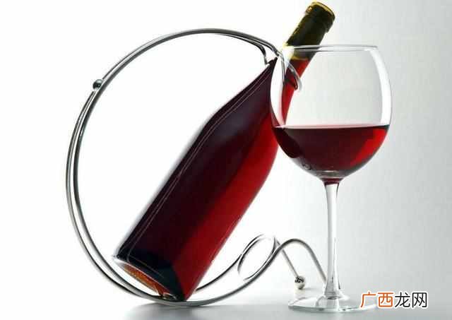 葡萄酒和红酒有什么区别，说开了其实很简单，不要弄错闹笑话