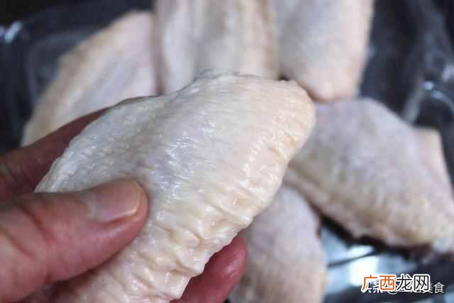 买鸡翅，选大的还是选小的？摊主教您一招，以后别再买错了
