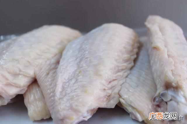 买鸡翅，选大的还是选小的？摊主教您一招，以后别再买错了