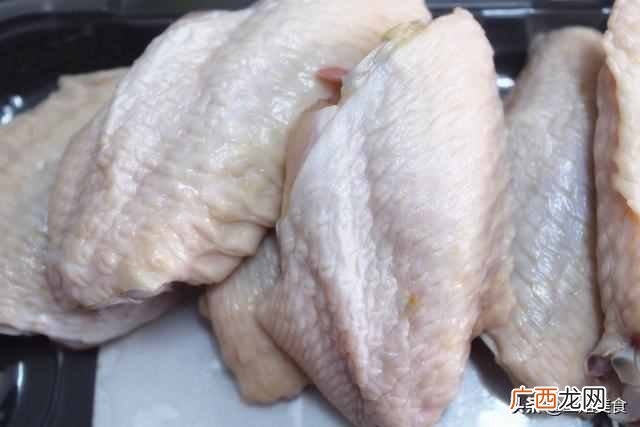 买鸡翅，选大的还是选小的？摊主教您一招，以后别再买错了