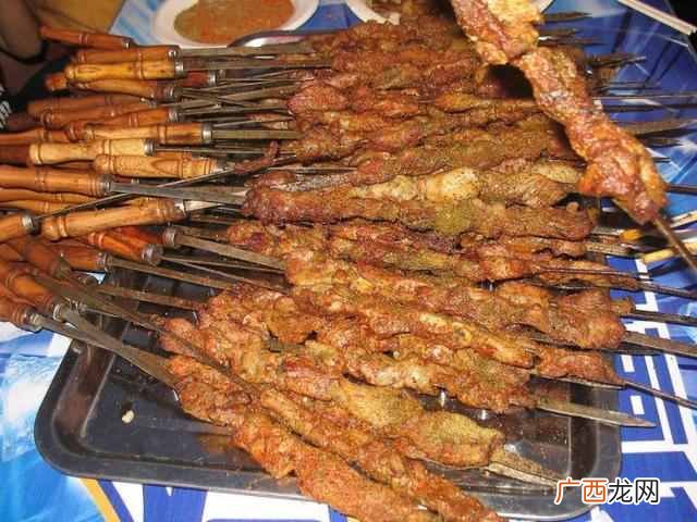 为什么曾经火遍各大夜市的新疆烤羊肉串,现在几乎看不到了?