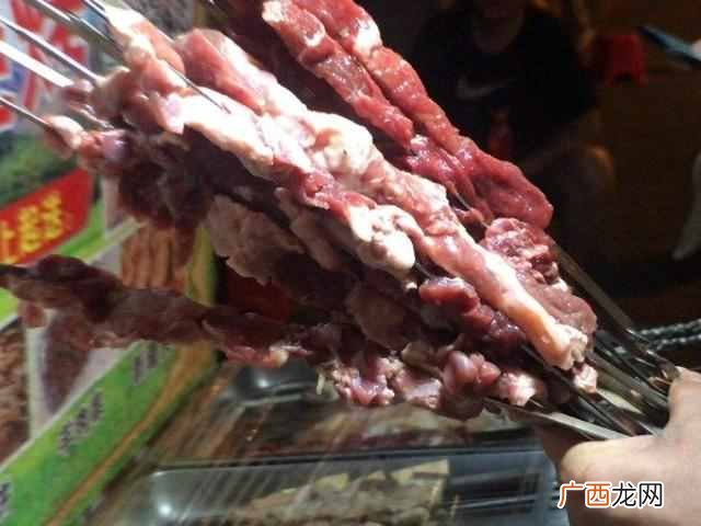 为什么曾经火遍各大夜市的新疆烤羊肉串,现在几乎看不到了?