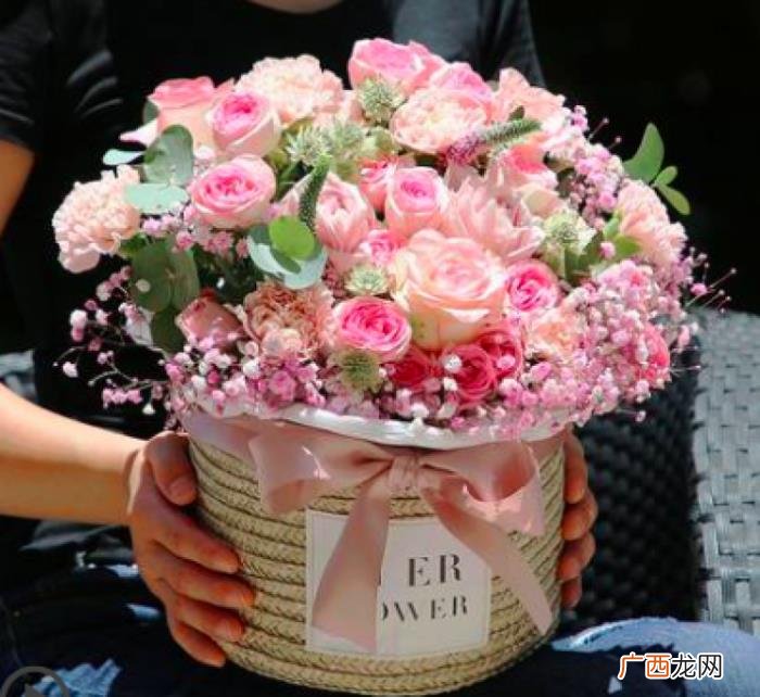 送女孩子除了花还有什么可以送,还有各种情侣套餐出现了