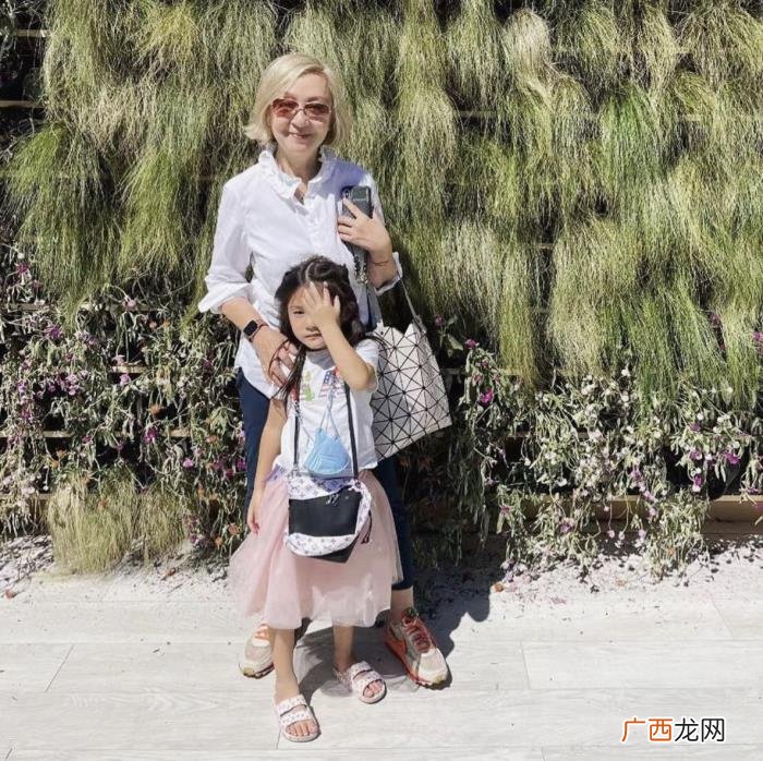 陈冠希母亲和孙女温馨同框 陈冠希父母