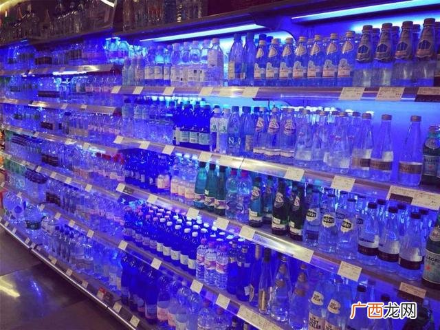 十几块钱一瓶进口矿泉水 fiji矿泉水多少钱一瓶