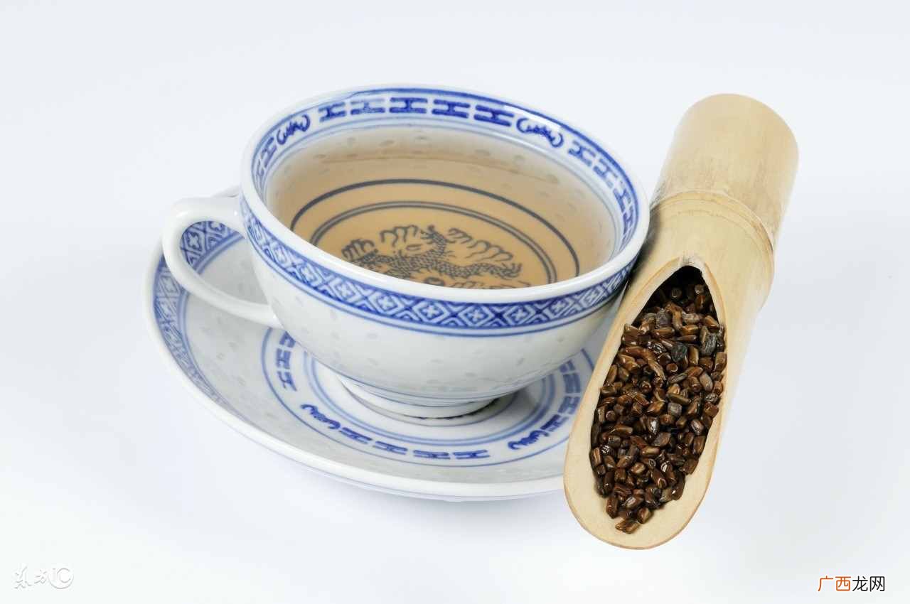 决明子茶最佳喝法及功效解析 决明子茶的功效与作用及禁忌