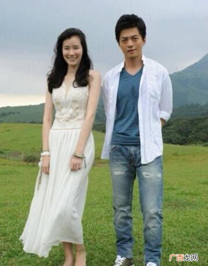 46岁李健与妻子度假 李健的老婆
