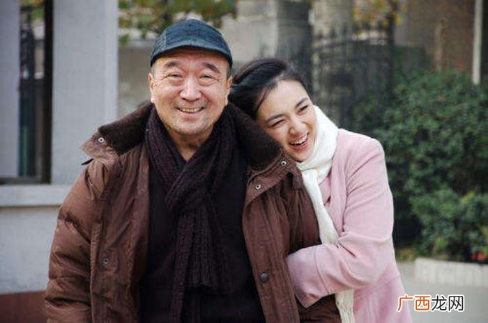 胡歌戚薇主演的电视剧，胡歌戚薇也带不动