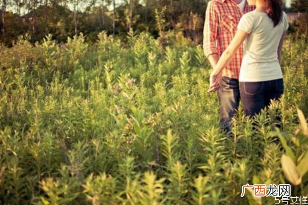 夫妻怎样聊天增进感情分居两地夫妻聊天技巧