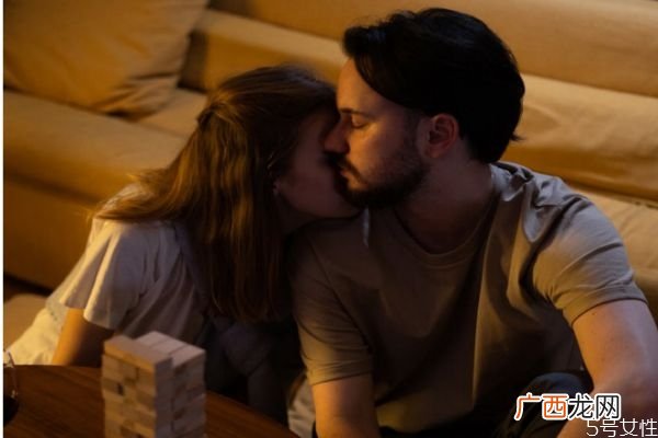 夫妻怎样聊天增进感情分居两地夫妻聊天技巧