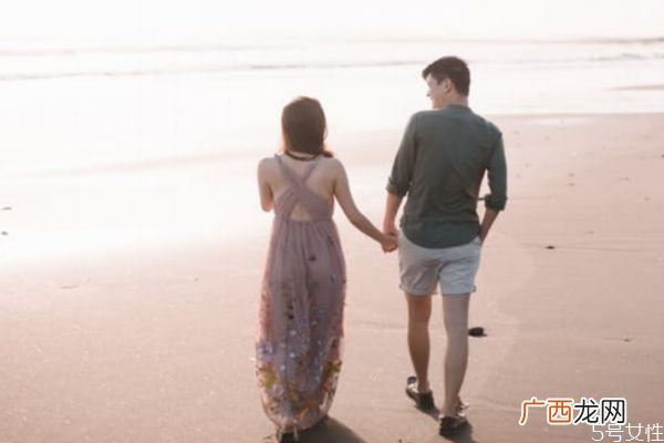 夫妻怎样聊天增进感情分居两地夫妻聊天技巧