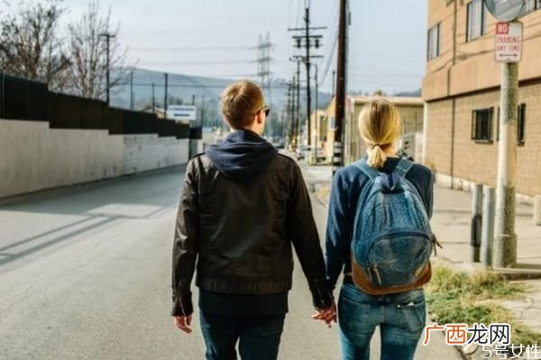 如何对付不给钱的老公一谈钱就跟你翻脸的男人