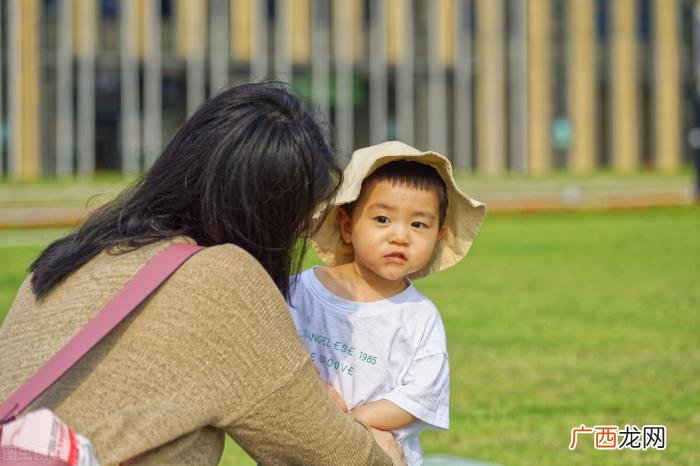 我带着孩子出轨离婚 老公不行,我出轨了,该怎么办