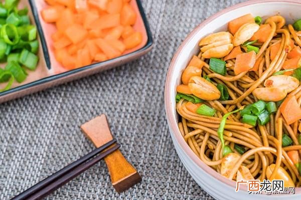 50个适合县城做的生意 现在开什么小吃店最火