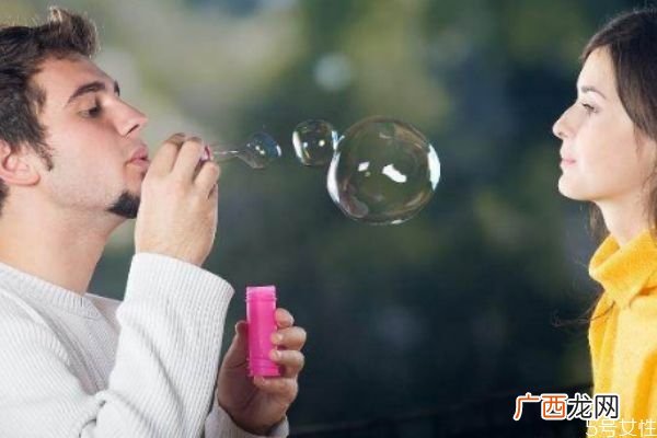 男朋友爱撒娇说明什么有个会撒娇的男友是种什么体验